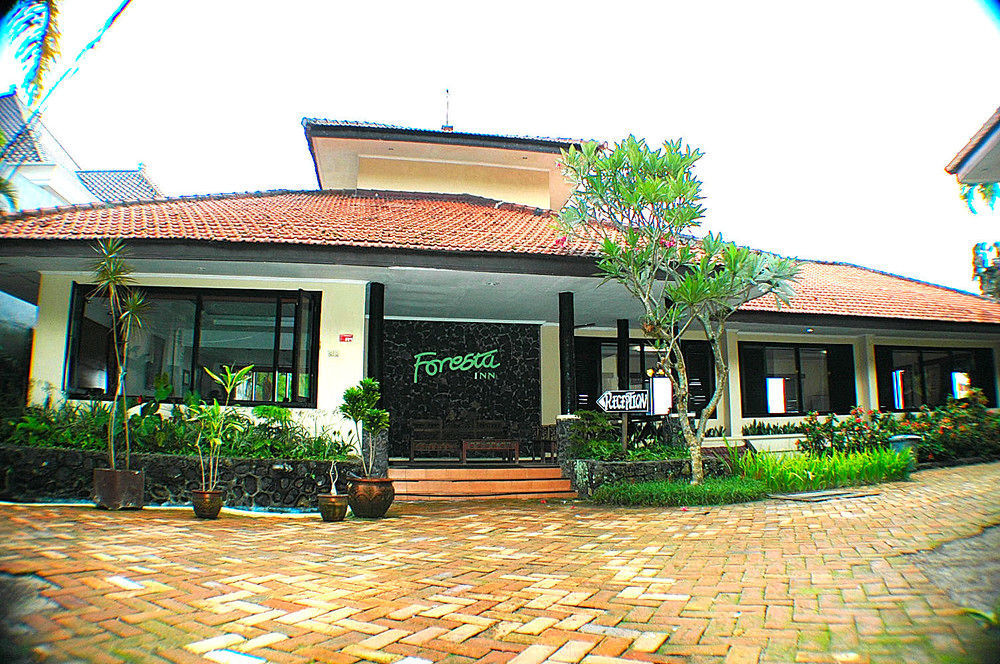 Foresta Inn Family Resort Prigen Exterior photo